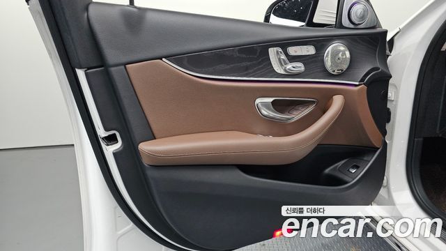 Mercedes-Benz E-Class (W213) E220d 4MATIC Avantgarde 2017 — фото 24