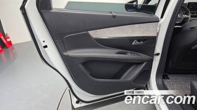 Peugeot 5008 (II) 1.5 BlueHDi GT 2022 — фото 31