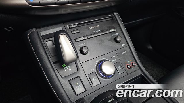 Lexus CT200h 1.8 Supreme ZWA10 2015 — фото 9