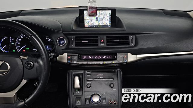 Lexus CT200h 1.8 Supreme ZWA10 2015 — фото 14