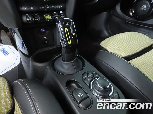 MINI Cooper Electric Resolute Edition 3rd 2023 — фото 15