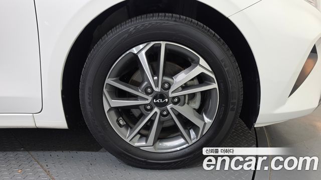 Kia K3 (II) 1.6 Prestige 2024 — фото 21
