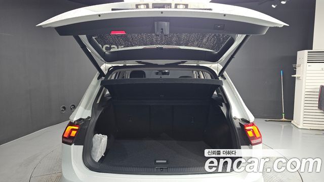 Volkswagen Tiguan (II) 2.0 TDI Premium 2021 — фото 20