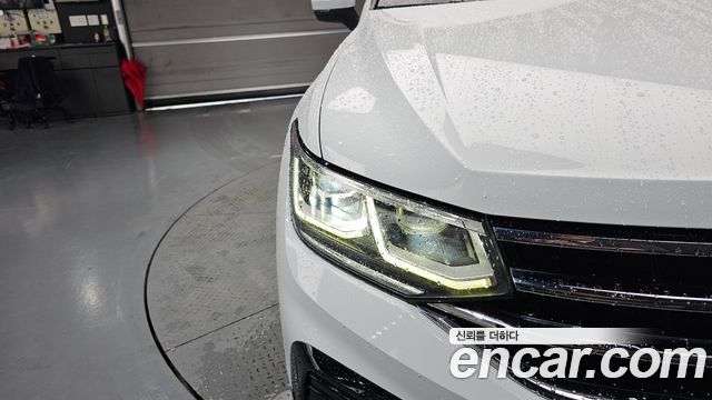 Volkswagen Tiguan (II) 2.0 TDI Premium 2021 — фото 22
