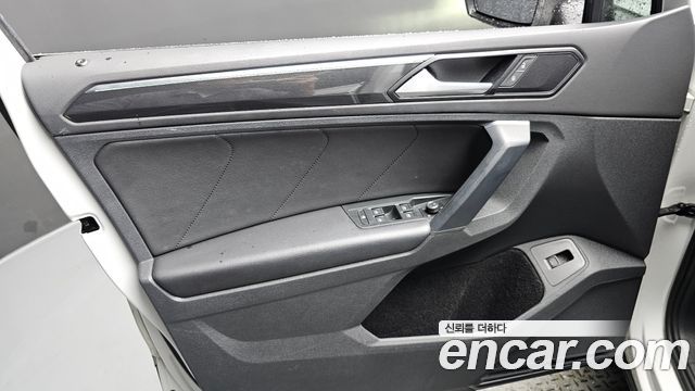 Volkswagen Tiguan (II) 2.0 TDI Premium 2021 — фото 24