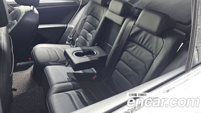 Volkswagen Tiguan (II) 2.0 TDI Premium 2021 — фото 30