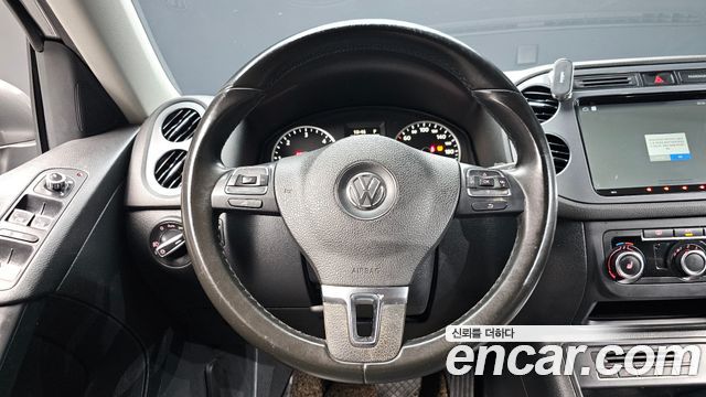 Volkswagen Tiguan 2.0 TDI Comfort 5N 2014 — фото 13