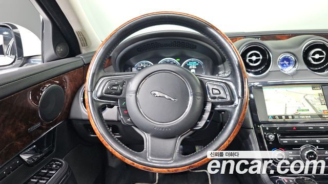 Jaguar XJ 3.0 SC Premium Luxury LWB X351 2013 — фото 13