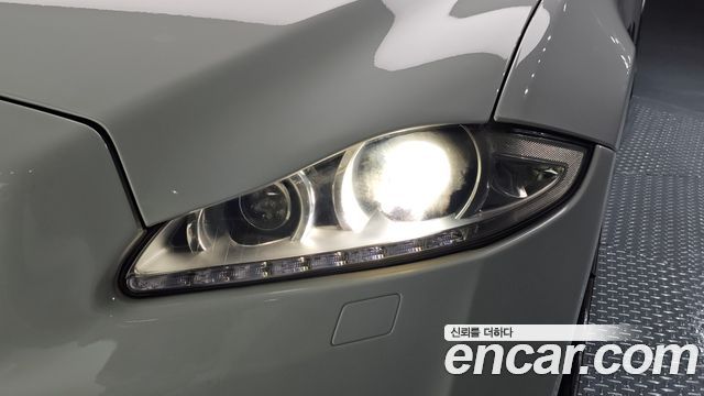 Jaguar XJ 3.0 SC Premium Luxury LWB X351 2013 — фото 22