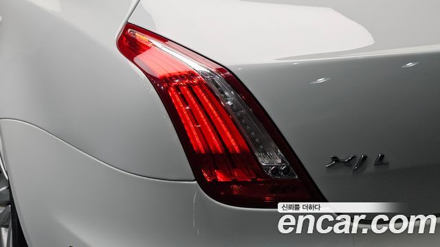 Jaguar XJ 3.0 SC Premium Luxury LWB X351 2013 — фото 23
