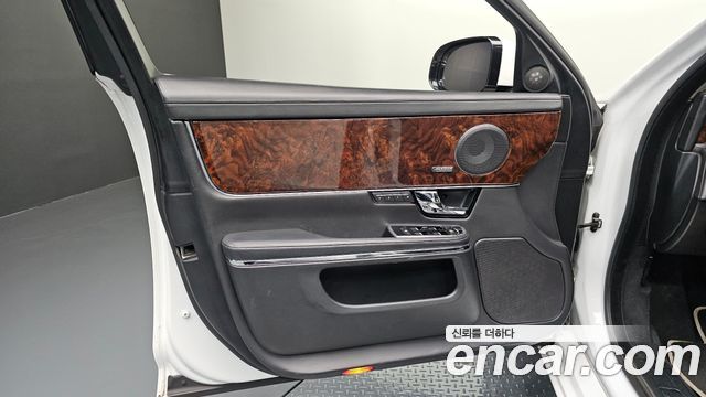 Jaguar XJ 3.0 SC Premium Luxury LWB X351 2013 — фото 24