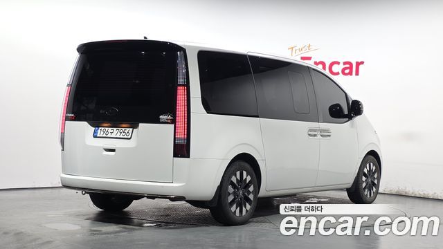 Hyundai Staria HEV 1.6 Lounge 7-Seater Inspiration 2025 — фото 2