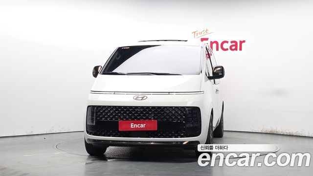 Hyundai Staria HEV 1.6 Lounge 7-Seater Inspiration 2025 — фото 3