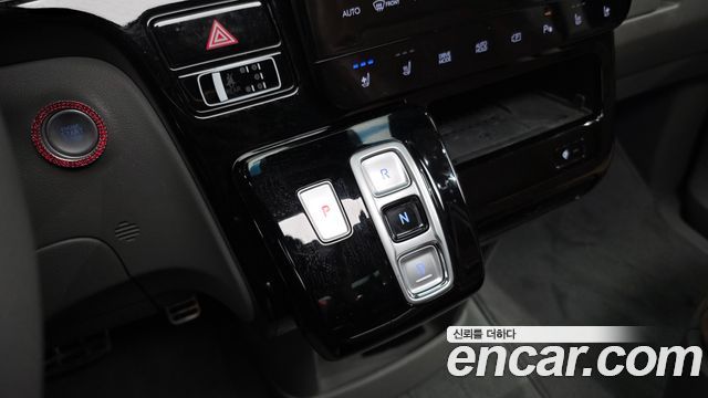Hyundai Staria HEV 1.6 Lounge 7-Seater Inspiration 2025 — фото 9