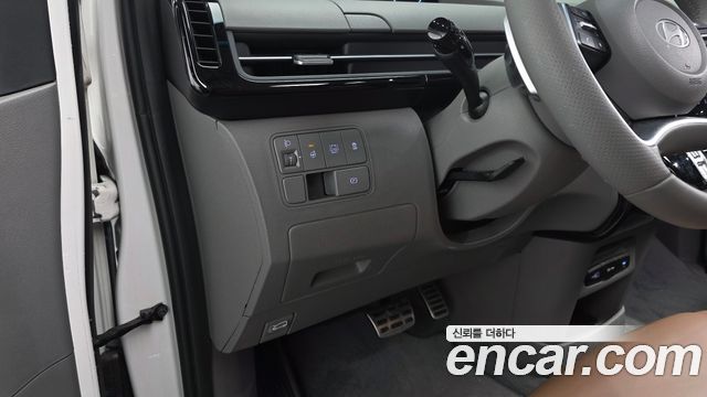Hyundai Staria HEV 1.6 Lounge 7-Seater Inspiration 2025 — фото 17
