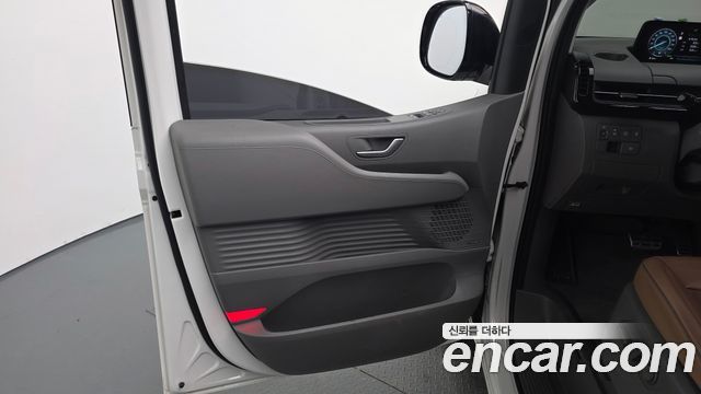 Hyundai Staria HEV 1.6 Lounge 7-Seater Inspiration 2025 — фото 30