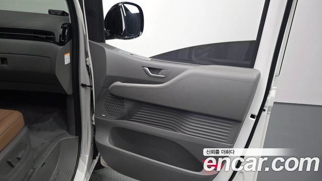 Hyundai Staria HEV 1.6 Lounge 7-Seater Inspiration 2025 — фото 31