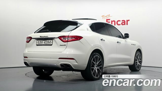 Maserati Levante 3.0 S AWD Luxury 2017 — фото 2