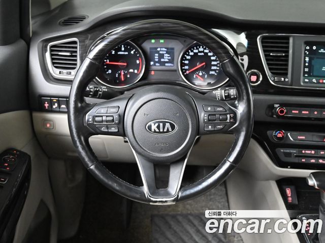 Kia Carnival 9-Seater Noblesse Special 2020 — фото 17