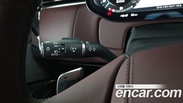 Land Rover Range Rover Sport (III) P550E Dynamic HSE 2025 — фото 35
