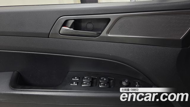 KG Mobility (SsangYong) Rexton Sports Khan Diesel 2.2 2WD Prestige 2021 — фото 31