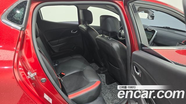Renault Korea Clio Intens 2018 — фото 11