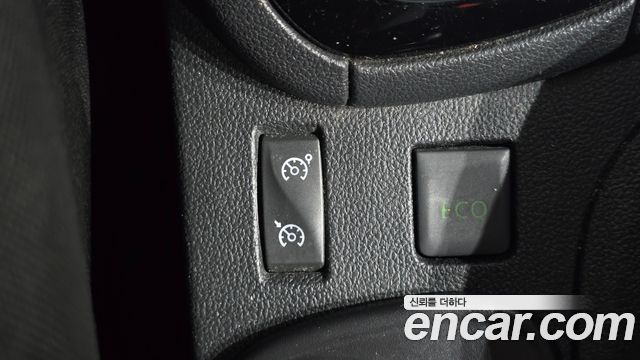 Renault Korea Clio Intens 2018 — фото 13