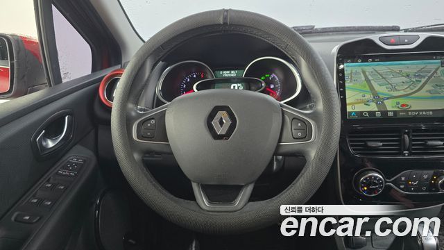 Renault Korea Clio Intens 2018 — фото 15