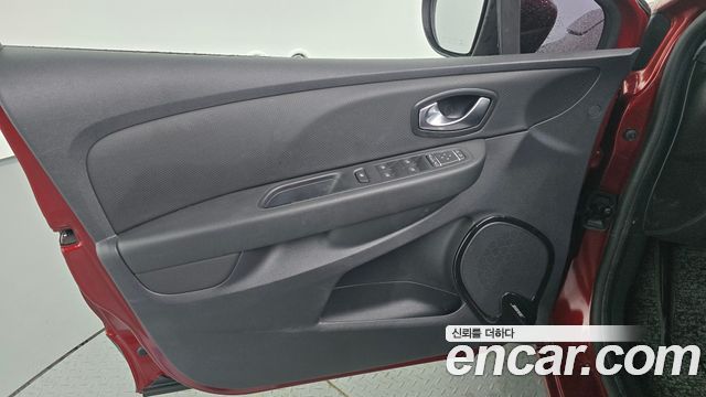 Renault Korea Clio Intens 2018 — фото 24