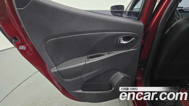 Renault Korea Clio Intens 2018 — фото 25