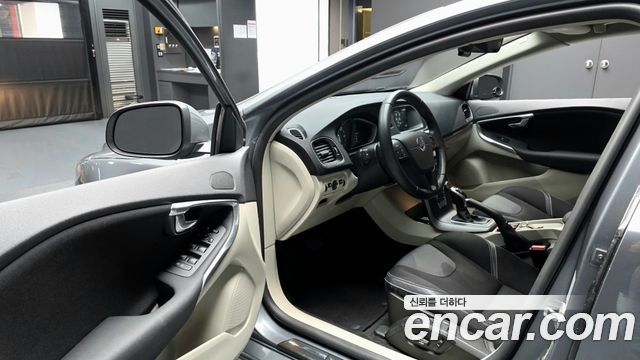 Volvo V40 D3 2nd 2016 — фото 10