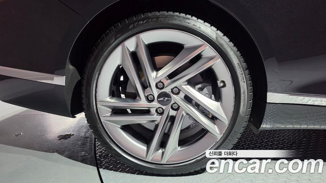 Genesis G80 (RG3) Gasoline 2.5 Turbo AWD 2025 — фото 21