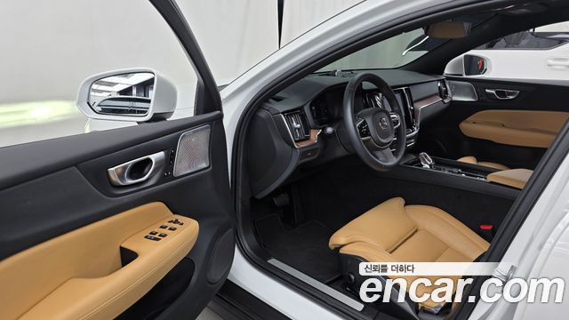 Volvo V60 Cross Country (II) B5 Ultimate AWD 2024 — фото 10