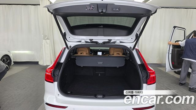 Volvo V60 Cross Country (II) B5 Ultimate AWD 2024 — фото 20