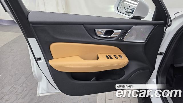 Volvo V60 Cross Country (II) B5 Ultimate AWD 2024 — фото 24