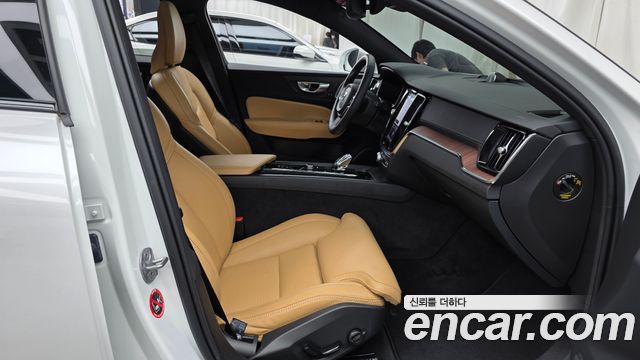 Volvo V60 Cross Country (II) B5 Ultimate AWD 2024 — фото 26