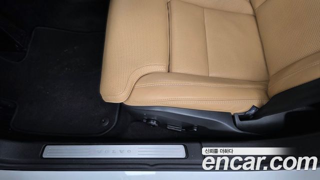 Volvo V60 Cross Country (II) B5 Ultimate AWD 2024 — фото 31