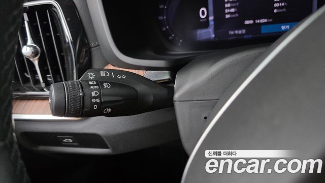 Volvo V60 Cross Country (II) B5 Ultimate AWD 2024 — фото 34