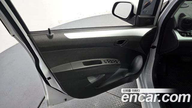 Chevrolet Spark Spark S LT 2014 — фото 24