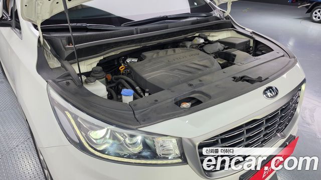 Kia Carnival 9-Seater Prstige 2019 — фото 6