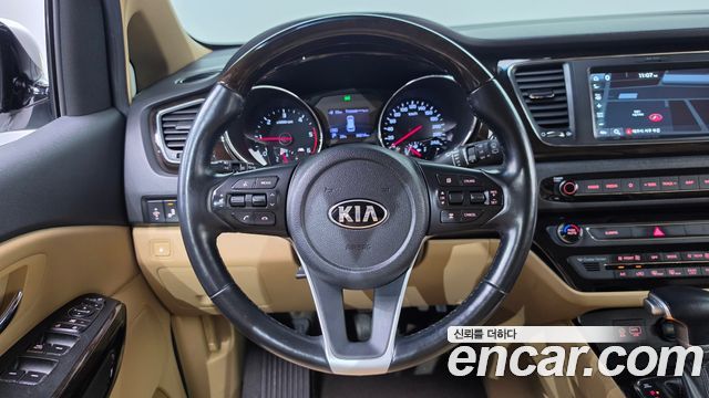 Kia Carnival 9-Seater Prstige 2019 — фото 12
