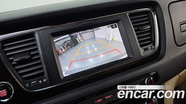 Kia Carnival 9-Seater Prstige 2019 — фото 13