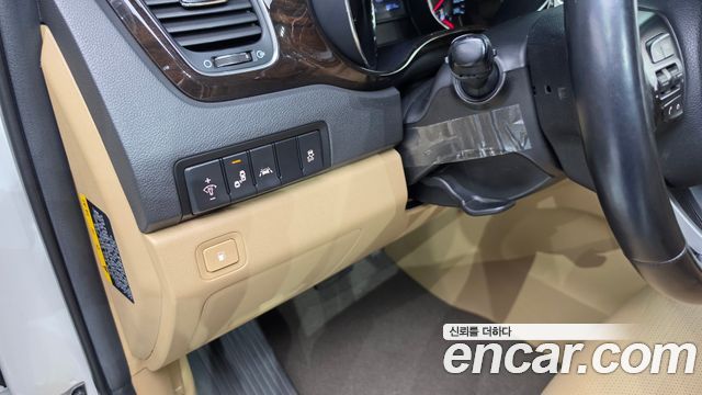 Kia Carnival 9-Seater Prstige 2019 — фото 16