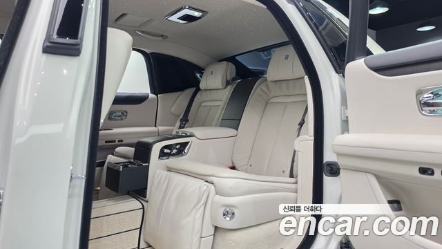 Rolls-Royce Ghost (II) 6.7 EWB V12 2022 — фото 12