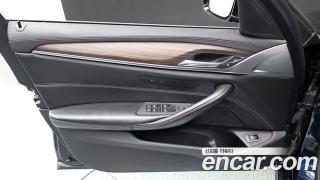 BMW 5 Series (G30) 530i xDrive M Sport Package Plus 2018 — фото 24