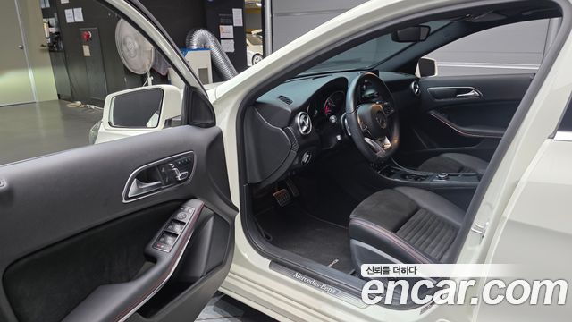 Mercedes-Benz A-Class (W176) A200 AMG Line 2018 — фото 10
