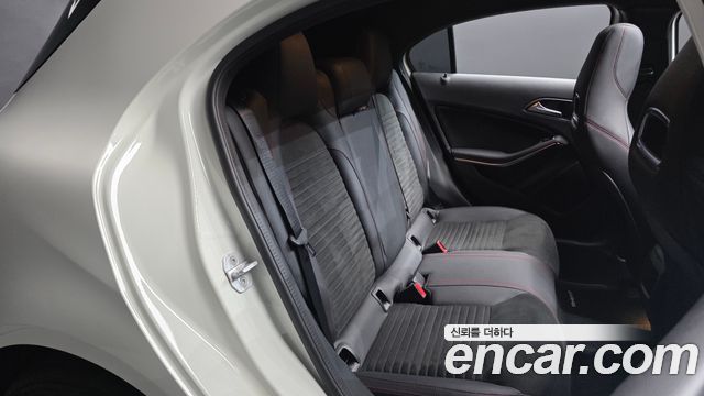 Mercedes-Benz A-Class (W176) A200 AMG Line 2018 — фото 11