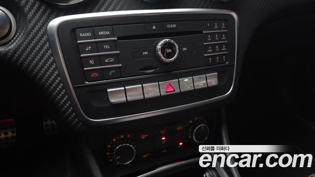Mercedes-Benz A-Class (W176) A200 AMG Line 2018 — фото 16