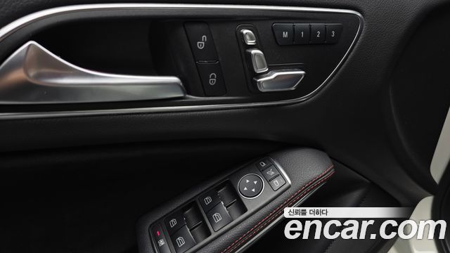 Mercedes-Benz A-Class (W176) A200 AMG Line 2018 — фото 20