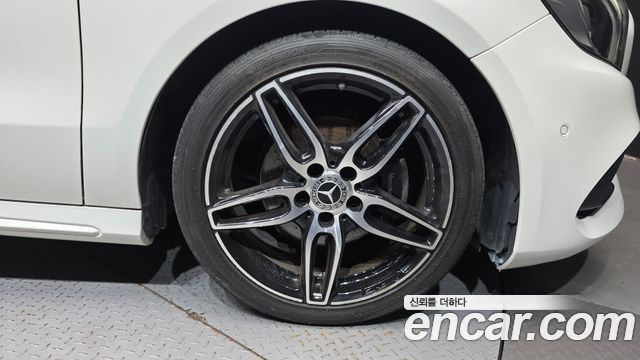 Mercedes-Benz A-Class (W176) A200 AMG Line 2018 — фото 21
